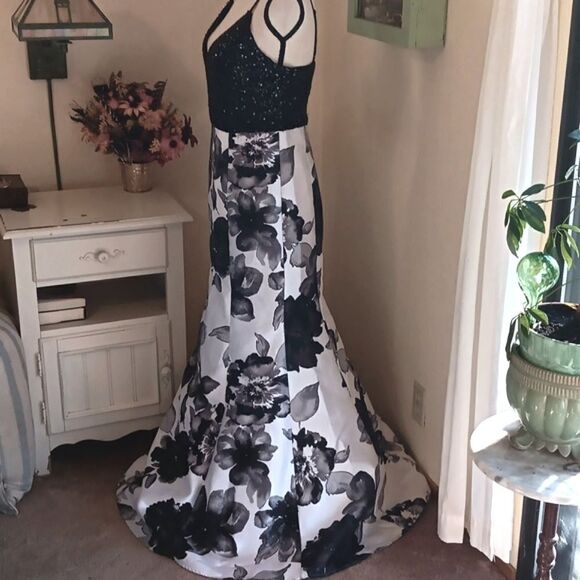 Jump Apparel Black and White Mermaid Shape Formal - Picture 6 of 15